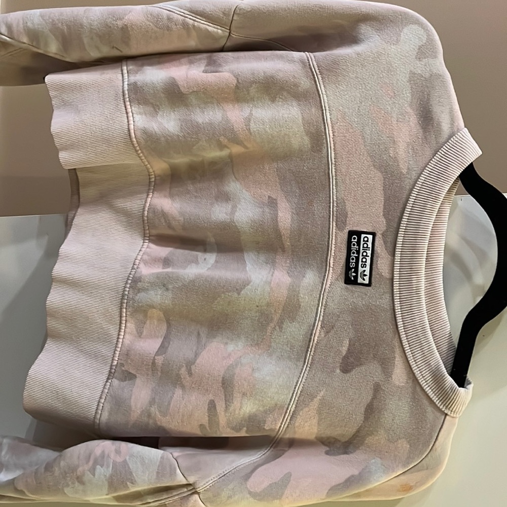 This is a Adidas crewneck Sweatshirt it’s army two shades of pink and one Greg